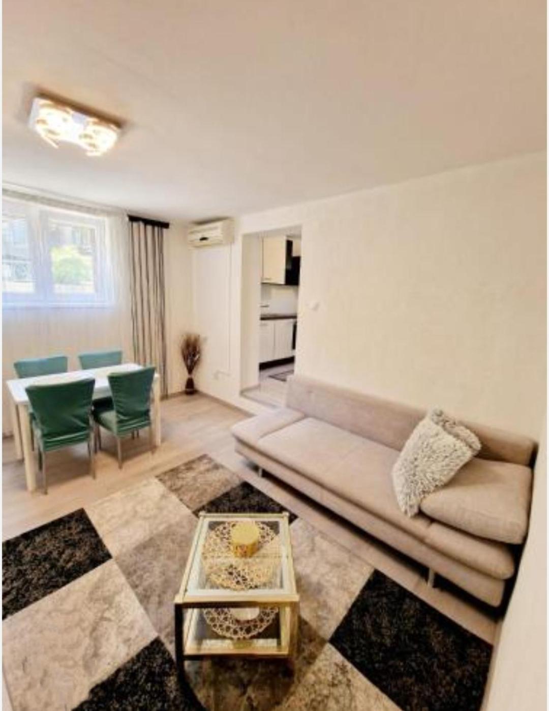 Apartment Split Split